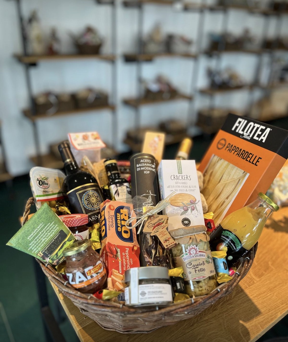Geschenkkorb mit italienischen Spezialitäten von mr. tutto