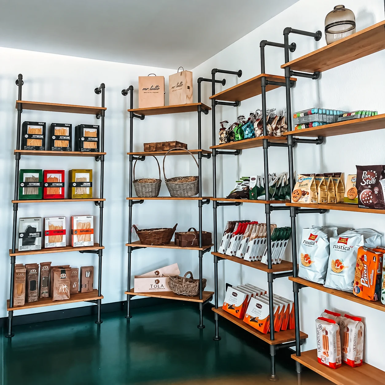 Blick in den Feinkostladen von mr. tutto